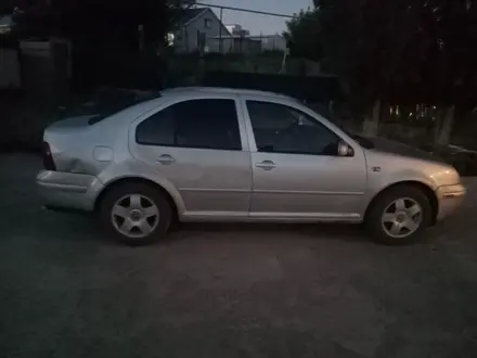 Volkswagen Jetta 2002 года за 2 100 000 тг. в Актобе – фото 2