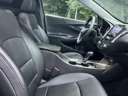 Chevrolet Malibu 2019 года за 7 500 000 тг. в Алматы – фото 24