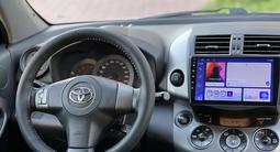 Toyota RAV4 2006 года за 5 900 000 тг. в Караганда – фото 2