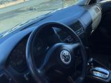 Volkswagen Golf 2002 года за 2 600 000 тг. в Актобе – фото 5