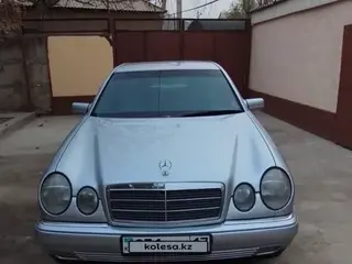 Mercedes-Benz E 230
