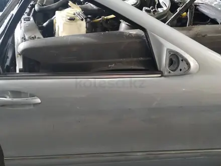 Дверь передняя правая Мерседес W124. за 2 020 тг. в Астана