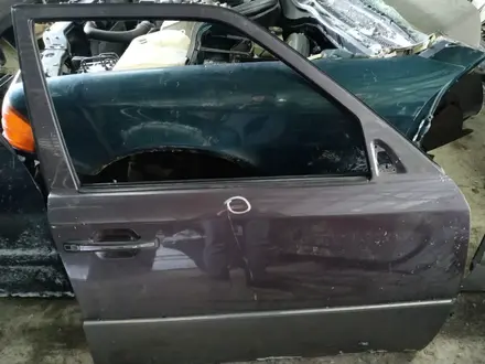 Дверь передняя правая Мерседес W124. за 2 020 тг. в Астана – фото 3