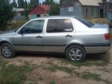 Volkswagen Vento 1993 года за 800 000 тг. в Бауыржана Момышулы – фото 2