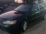 Toyota Camry 2000 года за 3 500 000 тг. в Тараз – фото 2