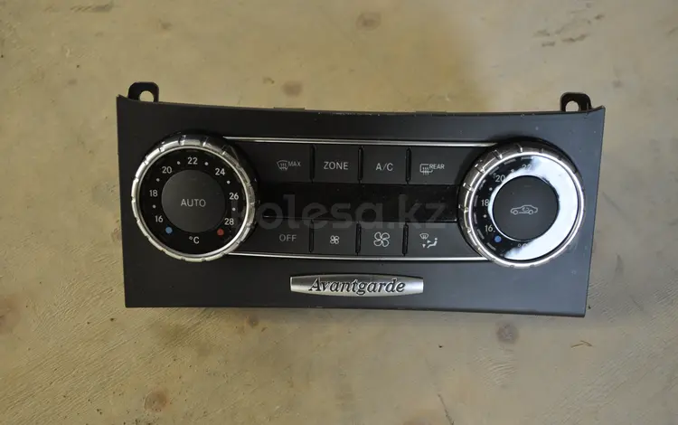 Mercedes W204 C class климат контроль клима панель печки за 50 000 тг. в Астана