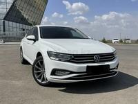 Volkswagen Passat 2021 года за 13 500 000 тг. в Астана