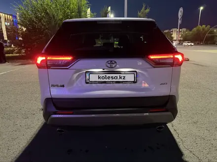 Toyota RAV4 2021 года за 13 200 000 тг. в Актобе – фото 5
