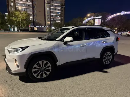 Toyota RAV4 2021 года за 13 200 000 тг. в Актобе – фото 6