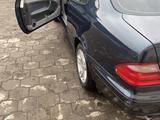 Mercedes-Benz CLK 200 2001 года за 3 100 000 тг. в Караганда – фото 5