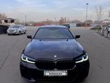 BMW 530 2022 года за 26 000 000 тг. в Алматы – фото 3