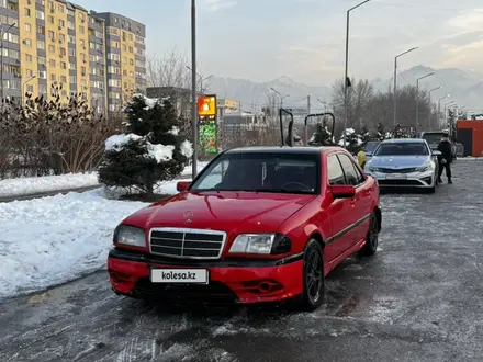 Mercedes-Benz C 200 1995 года за 890 000 тг. в Алматы – фото 4