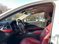 Toyota Camry 2018 года за 13 000 000 тг. в Караганда – фото 13