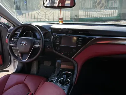 Toyota Camry 2018 года за 13 000 000 тг. в Караганда – фото 15
