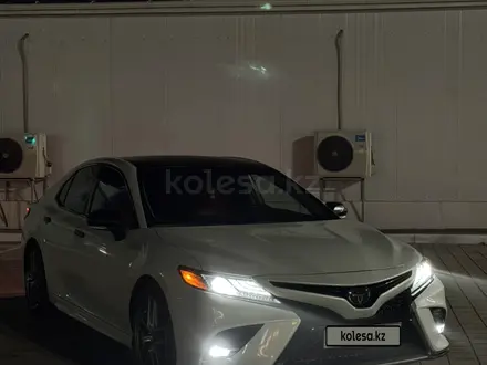 Toyota Camry 2018 года за 13 000 000 тг. в Караганда – фото 2