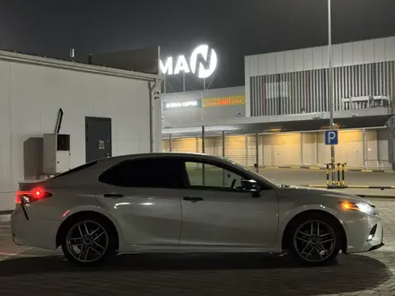 Toyota Camry 2018 года за 13 000 000 тг. в Караганда – фото 4