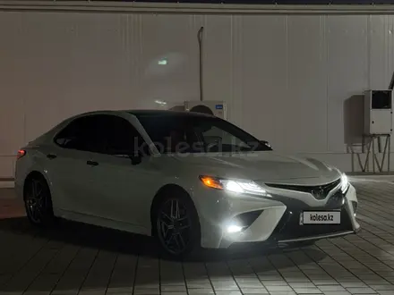 Toyota Camry 2018 года за 13 000 000 тг. в Караганда – фото 3