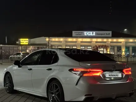 Toyota Camry 2018 года за 13 000 000 тг. в Караганда – фото 9