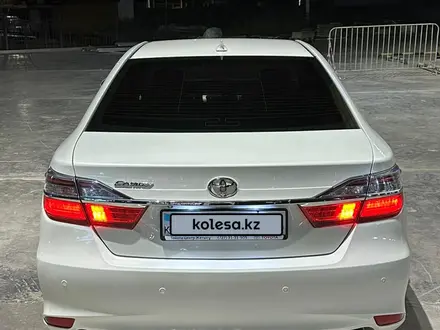 Toyota Camry 2017 года за 12 500 000 тг. в Атырау – фото 2