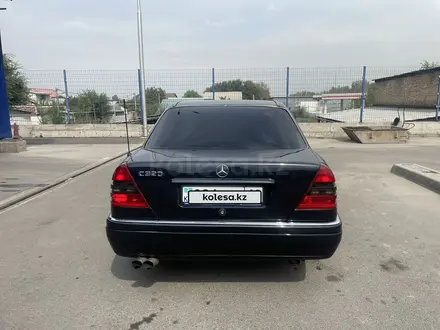 Mercedes-Benz C 320 1997 года за 3 200 000 тг. в Алматы – фото 17