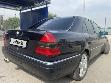 Mercedes-Benz C 320 1997 года за 3 200 000 тг. в Алматы – фото 23