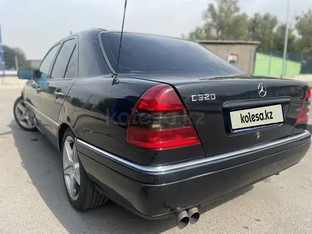 Mercedes-Benz C 320 1997 года за 3 200 000 тг. в Алматы – фото 24