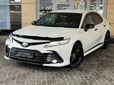 Toyota Camry Luxe 2021 года за 17 700 000 тг. в Алматы