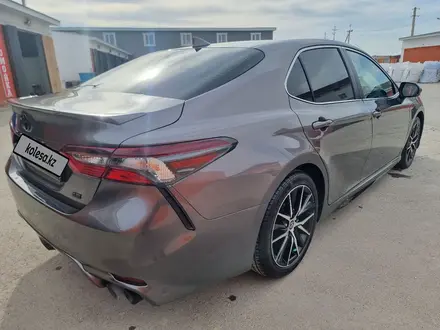 Toyota Camry 2021 года за 10 499 000 тг. в Актау – фото 6