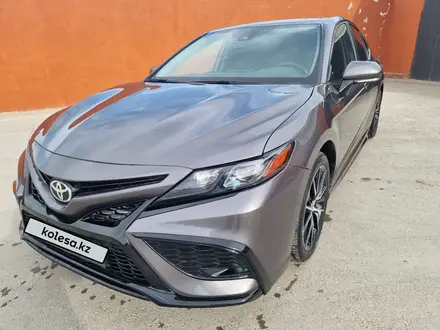 Toyota Camry 2021 года за 10 499 000 тг. в Актау