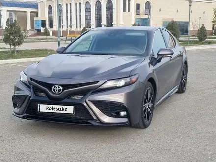 Toyota Camry 2021 года за 10 499 000 тг. в Актау – фото 25