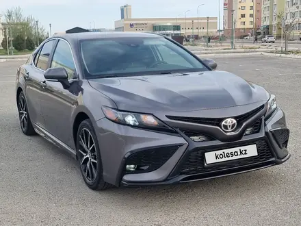 Toyota Camry 2021 года за 10 499 000 тг. в Актау – фото 27