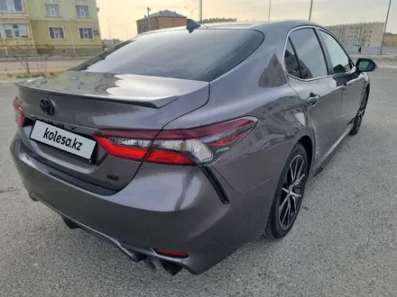 Toyota Camry 2021 года за 10 499 000 тг. в Актау – фото 33