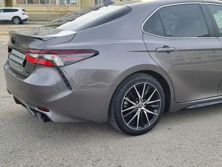 Toyota Camry 2021 года за 10 499 000 тг. в Актау – фото 34