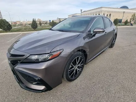 Toyota Camry 2021 года за 10 499 000 тг. в Актау – фото 37