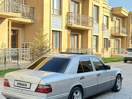 Mercedes-Benz E 280 1993 года за 4 200 000 тг. в Туркестан – фото 3