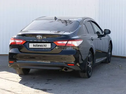 Toyota Camry 2020 года за 14 790 000 тг. в Караганда – фото 5