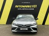 Toyota Camry 2022 года за 14 300 000 тг. в Уральск – фото 2