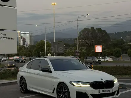BMW 530 2021 года за 24 500 000 тг. в Алматы – фото 3