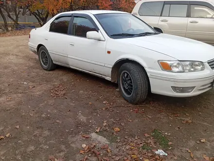 Toyota Camry 2001 года за 2 500 000 тг. в Алматы – фото 2