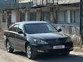 Toyota Camry 2004 года за 5 000 000 тг. в Актобе – фото 2