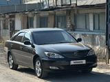 Toyota Camry 2004 года за 5 600 000 тг. в Актобе – фото 2