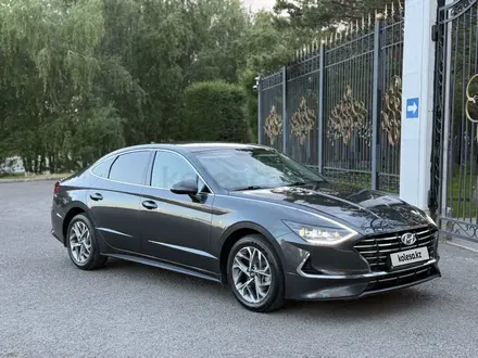 Hyundai Sonata 2020 года за 9 900 000 тг. в Астана – фото 3