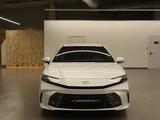 Toyota Camry 2025 года за 22 590 000 тг. в Астана – фото 2