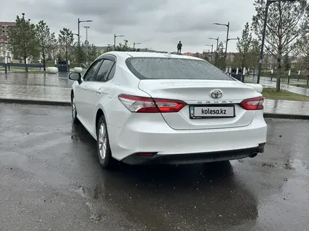 Toyota Camry 2020 года за 13 500 000 тг. в Усть-Каменогорск – фото 3