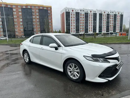 Toyota Camry 2020 года за 13 500 000 тг. в Усть-Каменогорск – фото 2