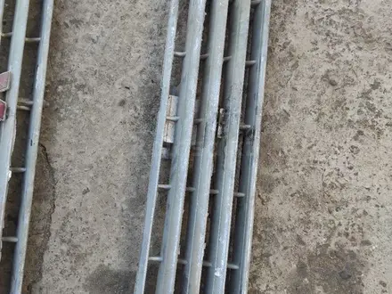 Решетка радиатора оригинал крепл сломано pajero 2 за 12 000 тг. в Алматы