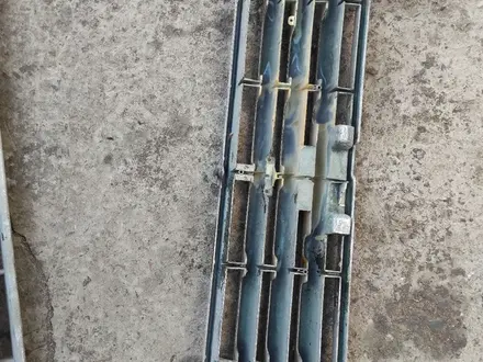 Решетка радиатора оригинал крепл сломано pajero 2 за 12 000 тг. в Алматы – фото 3