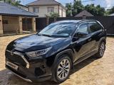 Toyota RAV4 2021 года за 14 500 000 тг. в Уральск