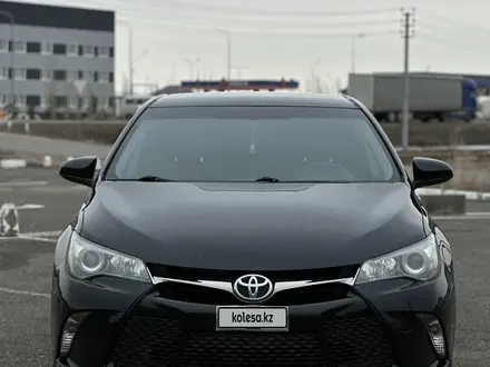Toyota Camry 2015 года за 6 500 000 тг. в Уральск – фото 2