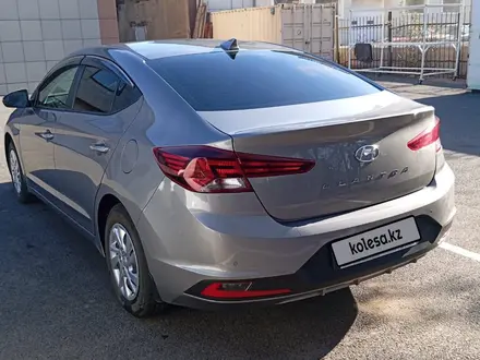 Hyundai Elantra 2020 года за 9 000 000 тг. в Караганда – фото 2